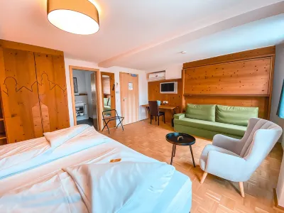 Hotel Gasthaus Zur Sonne Hotels near Cathedral of Saint George