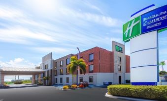 Holiday Inn Express & Suites Clewiston