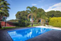 Bennetts Thermal Motor Inn - Motels