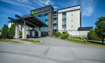 Holiday Inn Express & Suites Saint - Hyacinthe