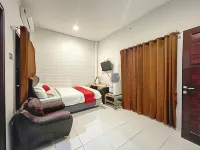 RedDoorz near Siloam Hospital Mataram Hotels in West Lombok Regency