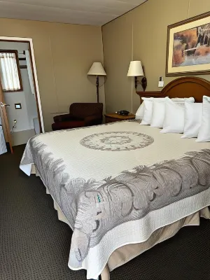 A Bridge View Inn Hotels in Oacoma