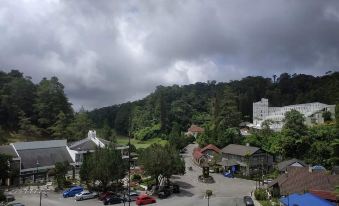 B821 Silverpark Resort@2R walk down 8 step