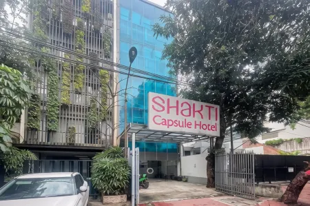 Shakti Capsule Hotel Jakarta Отели рядом с достопримечательностью «Lion Air Tower»