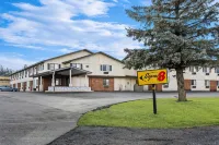 Super 8 by Wyndham Amsterdam Hotels in Johnstown