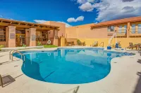 Clarion Inn - Pools