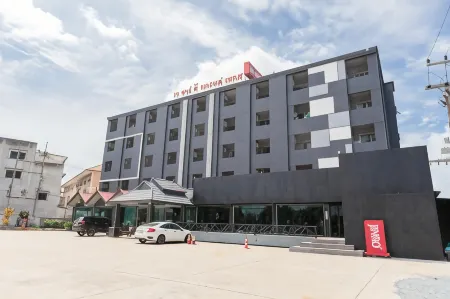 JRD Grand Place Lopburi Отели рядом с достопримечательностью «Phra Prang Sam Yot»