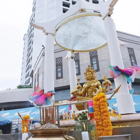 Thumrin Thana Hotel