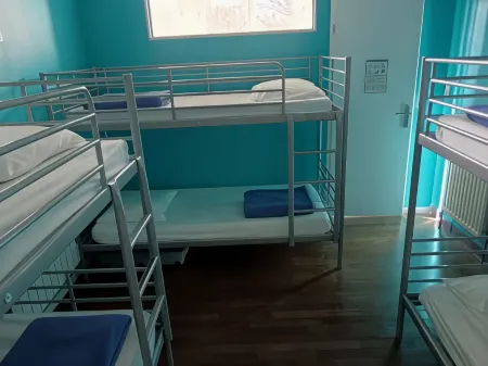 Gite D'étape port de Carhaix Отели в г. Требриван