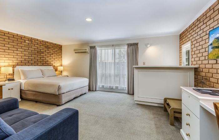Golden Square Motor Inn