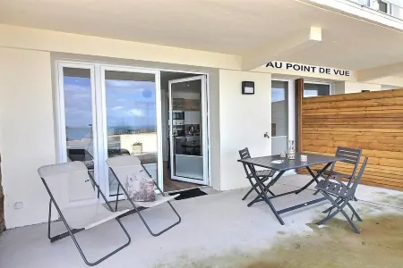 Bréhat gîte: full sea view, 200m from the beach