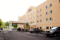 Baymont by Wyndham Erie - parking