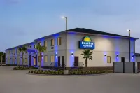 Days Inn & Suites by Wyndham Greater Tomball Hotels in Tomball