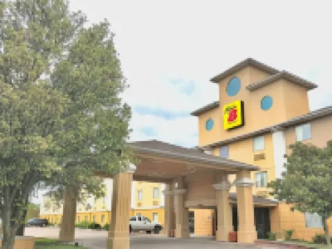 Super 8 by Wyndham Temple I-35 Hotels in Temple