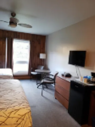 Hush Lodge & Cottages