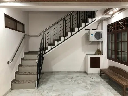 RedDoorz Near XT Square 3