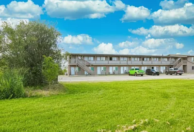 Kings Court Motel Các khách sạn ở Hồ Cold
