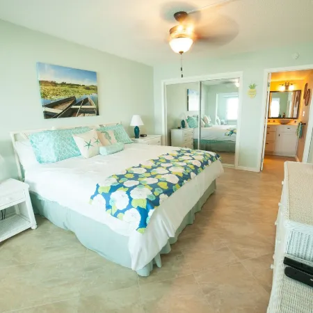 Gorgeous Ocean Views! Welcome to Bella Breeze! BeachFront 2Br 2BA
