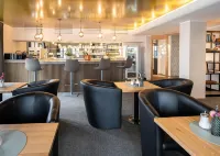 Sopherl am See - Frühstück auf der Seeterrasse, sehr ruhig und wunderschön am See, 3 Minuten nach Oberpfaffenhofen, viele Radtouren, Restaurants & Cafes in der Umgebung Hotels in Herrsching am Ammersee
