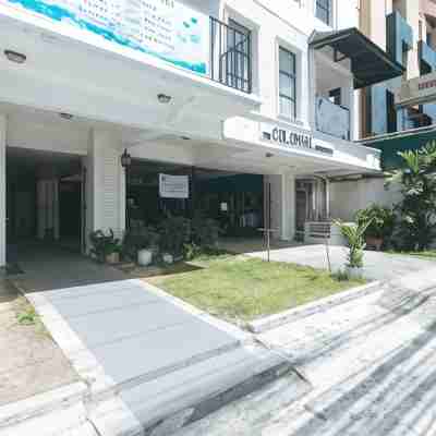The Colonial Residences Hotel Exterior