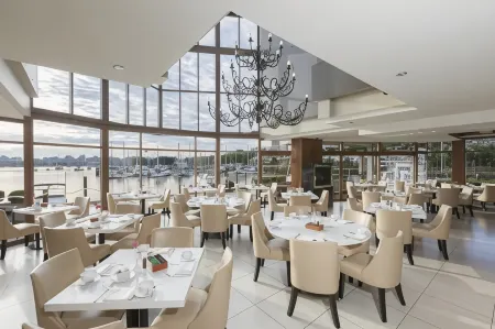 Granville Island Hotel Отели рядом с достопримечательностью «UBC Extended Learning»