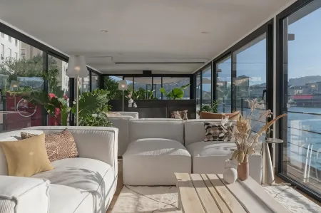 La Peniche - Bed and Bicycle - Vienne Отели рядом с достопримечательностью «Centre d'Art Contemporain»