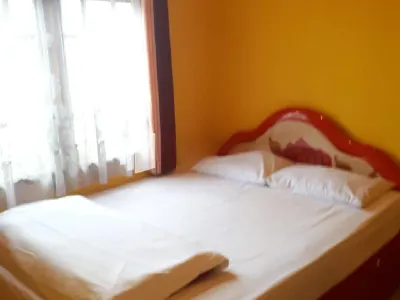 Bromo Indah Lestari Homestay Mitra RedDoorz Tosari 호텔