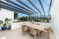 Iconic Kirra Beach Resort Hotels in Bilinga
