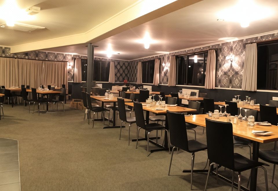 [시에스타 빌라 진바다인에서 보이는 잔잔한 호수 전망]