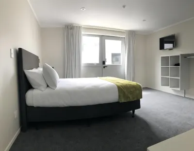 Bakers Lodge Hotels in 