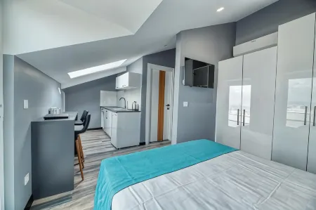 Grisverde Suites Hotel Отели рядом с достопримечательностью «Marmara University Institute of Neurological Sciences»