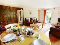 Sixpenny Cottage - balcony