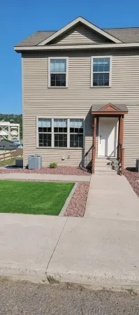 Modern Townhouse Walking Distance to Downtown