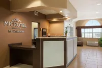 Microtel Inn & Suites by Wyndham Kenedy/Karnes City