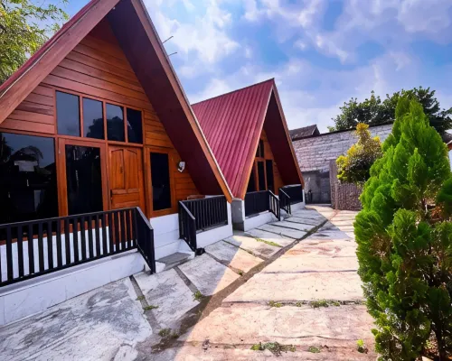 penginapan omah kampung Hoteles en Sewon
