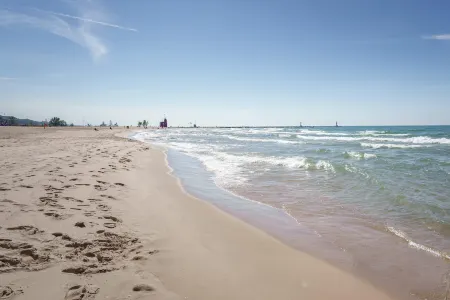 Charming Retreat Close to Downtown Attractions - Inviting and Cozy Отели в г. Холланд