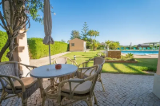 Apartamentos Monte Dos Avós, Albufeira by AlgarveBlossom