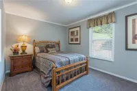 Enjoy this Beautiful Peaceful Mountain View home Hotel dekat Asheville West KOA Holiday