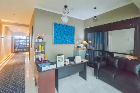 RedDoorz Syariah at Oemah 85 Purwokerto Отели рядом с достопримечательностью «Monumen Panglima Besar Jenderal Soedirman»