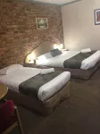 Pines Country Club Motor Inn