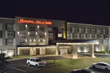 Hampton Inn & Suites by Hilton Charlotte North I 485 Отели рядом с достопримечательностью «Hot trends»