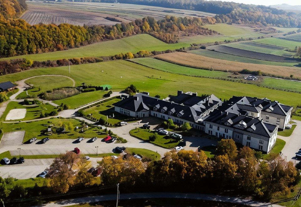 Dosłońce Resort Wellnes & Farm - Housity