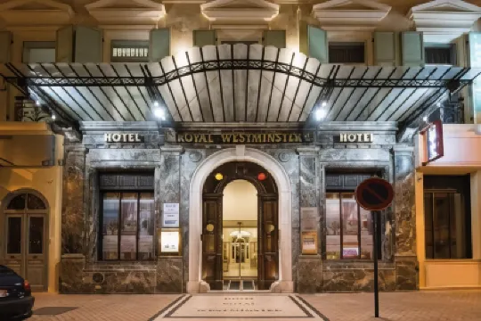 Hôtel Vacances Bleues Royal Westminster Hotels in der Nähe von Musée de Préhistoire Régionale « Stanislas Bonfils »