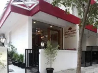 Hotel Crimson Lotus โรงแรมใกล้สวนสาธารณะเจพี