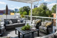 Lombardo Suites - ที่มีที่จอดรถ