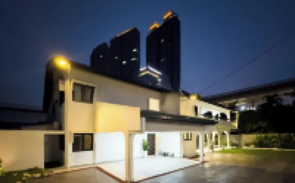 ダマンサラ ハイツ ラグジュアリー ヴィラ ウィズ プール