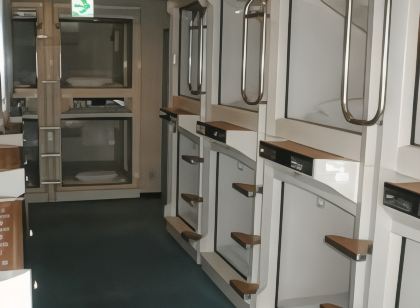 カプセルホテル神戸三宮 (男性専用)