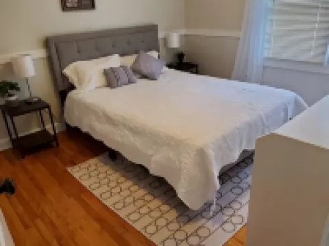 Walkable to the Casino and Family Friendly! 3 Bd/2 ba, Full House, Sleeps 8 Hotels in Portsmouth