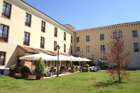 Hotel Cándido Отели в г. Сан-Кристобаль-де-Сеговия