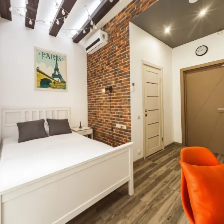 Nice People (Найс Пипл) Отели рядом с достопримечательностью «улица Карла Маркса»